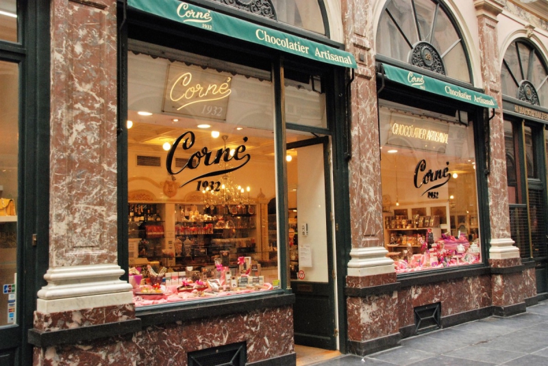 boutique-RAMATUELLE-min_chocolate_chocolaterie_shop_luxury_chic_gallery_brussels_belgium-558146