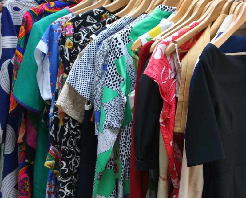 boutique-RAMATUELLE-min_dresses_apparel_clothing_clothes_clothes_hangers_wooden_hangers_retail_shop_closet-1149845